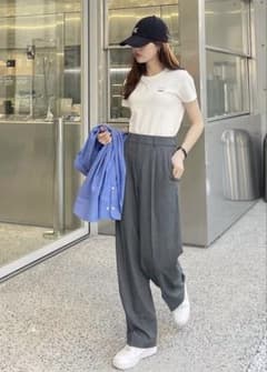 UNIQLO タックワイドパンツ　グレー　Sサイズのサムネイル