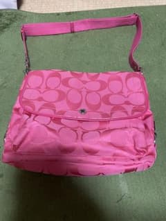 COACH シグネチャー ショルダーバッグ ピンク値下げ不可。のサムネイル
