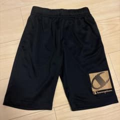 Champion 黒 ハーフパンツ　130センチのサムネイル