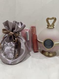 【新品未使用品】Ladurée チーク&鏡のセット レ・メルヴェイユーズ ラデュレ“花弁チーク”に限定「サクラ色」、4色