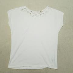 わるにゃん様専用　リエンダ　フラワー模様　Tシャツのサムネイル