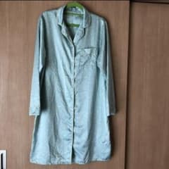 前開きの長袖ワンピースパジャマのサムネイル