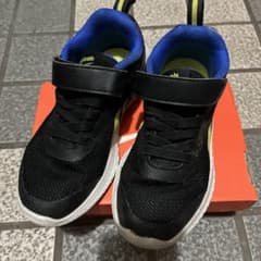 リーボック  スニーカーのサムネイル