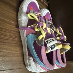 NIKE sacai KAWS Blazer Low スニーカー 最安価格！のサムネイル