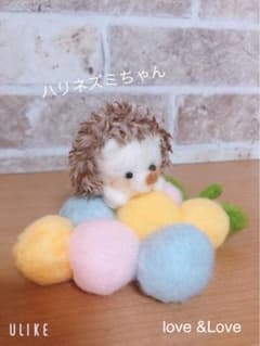 ハリネズミちゃんのカラフル葡萄　置物　羊毛フェルト　ハリネズミのサムネイル