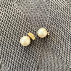 パール調 フラワーモチーフ ピアス 両耳用のサムネイル
