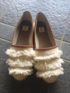 ★値下げしました★美品★日本未上陸★エレンデジェネレスの靴おしゃれなフラット靴！のサムネイル
