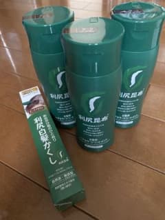 新品 利尻ヘアカラートリートメントのサムネイル