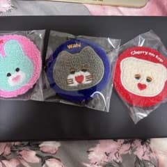 ふわふわ缶バッジチャーム 3種セットのサムネイル