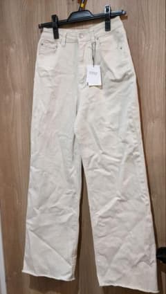 タグ付き新品 ホワイトデニムワイドパンツのサムネイル