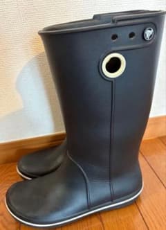 黒いロングブーツ サイドホール付き　クロックス　crocs 24cmのサムネイル