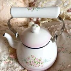 イマン　imane エマ　ローズ柄 陶器ハンドル ホーローケトル イマン imane エマ ローズ柄 陶器ハンドル ホーローケトル - メルカリ
