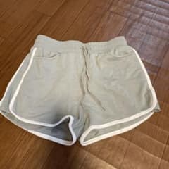 ショートパンツのサムネイル