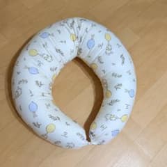 【美品】くまのプーさん 授乳クッションのサムネイル