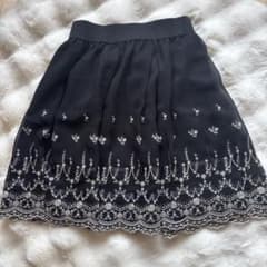 Peyton Place ブラック刺繍フレアスカート Mのサムネイル
