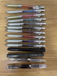 U*a様 筆記具 まとめ売り ペンケース付きのサムネイル