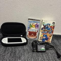 PSP 本体 ホワイト 充電器・本体ケース・ソフト2個付き すぐ使っ