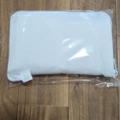 ユニクロオリジナル保冷バッグのサムネイル