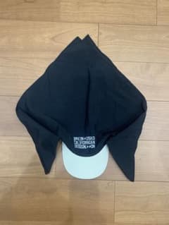 スカーフ付き黒キャップのサムネイル