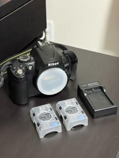Nikon D5000 デジタル一眼レフ 本体とバッテリー2個 - メルカリ