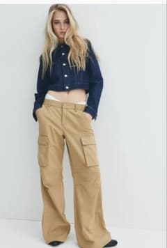 H&M ベージュ キャンバス　カーゴパンツ ワイドシルエットのサムネイル
