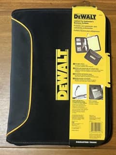 新品 廃盤 DEWALT デウォルトマルチケース 計算機・LEDライト付 激レア