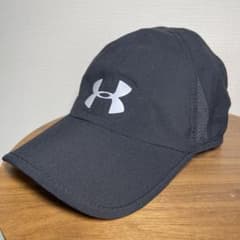 ラ*ビ様 Under Armour 黒 キャップ ロゴ入りのサムネイル