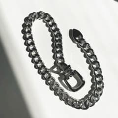 ￼チェーンネックレスのサムネイル