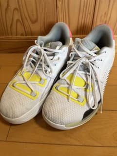 PUMA バスケットボールシューズ ホワイト/イエロー/ピンクのサムネイル