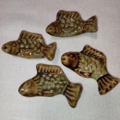 魚型陶器箸置き ４個セットのサムネイル