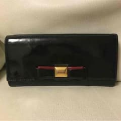 miumiuエナメル財布のサムネイル