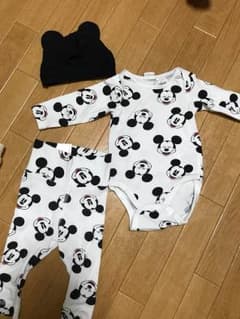 H&M 60〜70㎝ミッキーロンパースのサムネイル