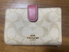 coach二つ折り財布のサムネイル