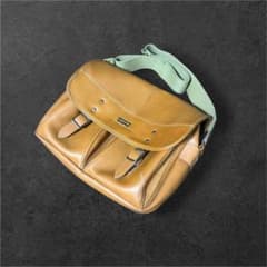 Levi's レザーショルダーバッグ ブラウンのサムネイル