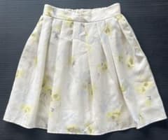 【美品】ABCUNEFACE 花柄ミニフレアスカートのサムネイル
