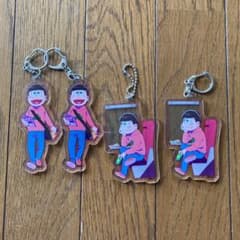 おそ松さん　アクリルキーホルダー　旅行　電車のサムネイル