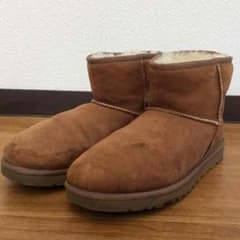 UGG (アグ) クラシックブーツ【これからの季節大活躍商品！】のサムネイル