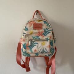 AULANI フローラルリュックのサムネイル