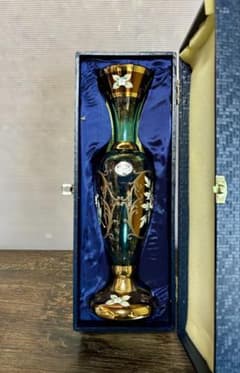 BOHEMIA ボヘミアガラス　花瓶　金彩のサムネイル