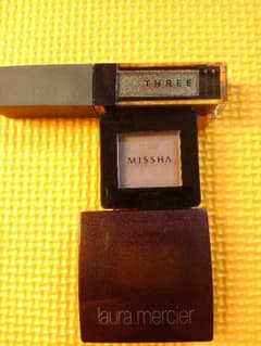 THREE、MISSHA、ローラメルシエ　アイシャドーセットのサムネイル