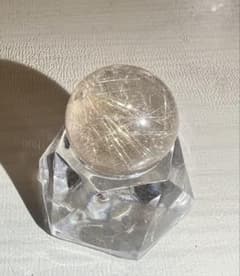 ルチルクォーツ 丸玉 スフィア 台座付き直径2cm - メルカリ