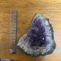 紫色の天然石 結晶の塊 アメジストのサムネイル