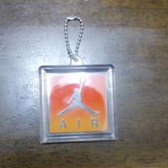 JORDANのサムネイル