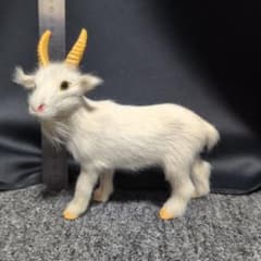 白い山羊 角付き 約15cm