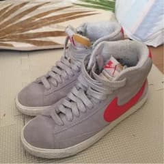 nike スニーカーのサムネイル