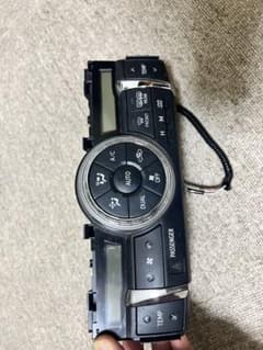 トヨタ 純正 エアコン操作パネル オートエアコン DUAL 中古品のサムネイル