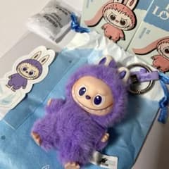 ラブブ イニシャルTぬいぐるみ アルファベット Labubu 【正規品】のサムネイル