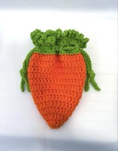 〈送料込み〉にんじん 巾着 ポーチ かぎ針編み ハンドメイド 小物入れ 編み物のサムネイル