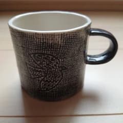 松尾ミユキ 鳥のレリーフ入り マグカップ ブラックのサムネイル