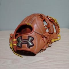 少年内野グラブ　アンダーアーマーのサムネイル